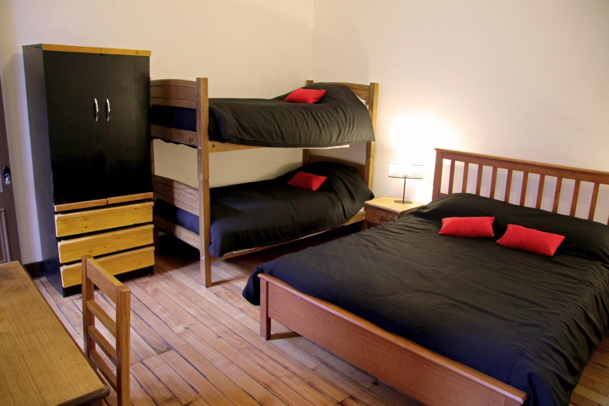 Hostal Irreal Сантяго Екстериор снимка